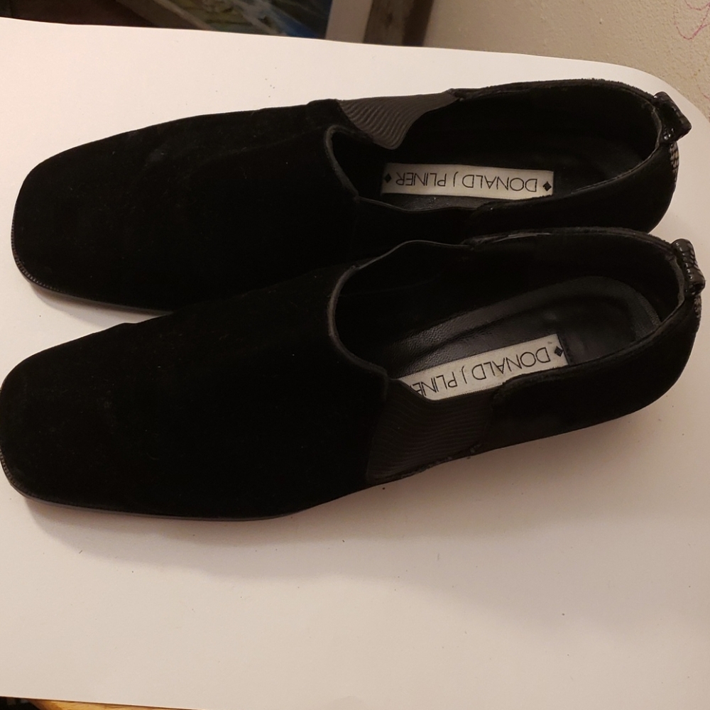 DONALD  J PLINER SUEDE SLIP ON LOAFERS
